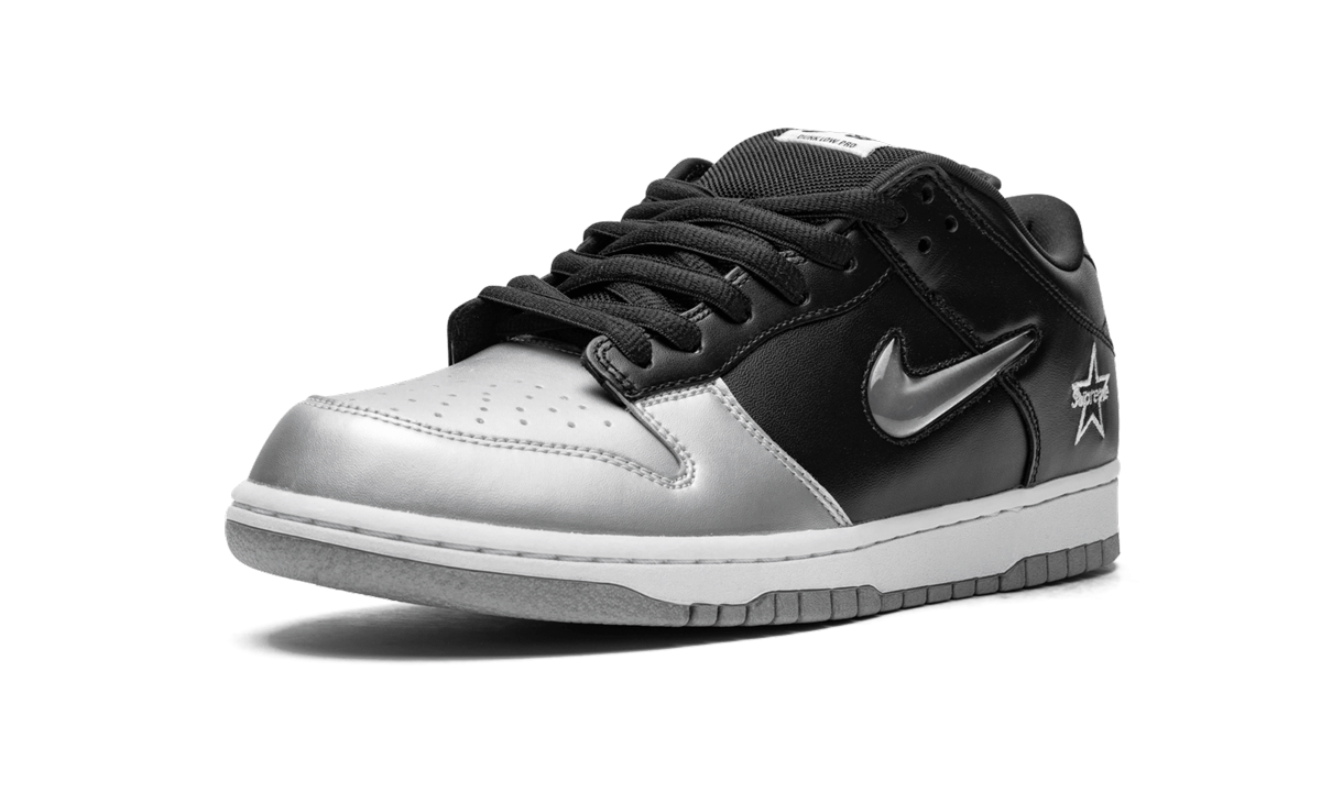 SB Dunk Low OG QS "Supreme - Jewel Swoosh Silver/Black" CK3480 001