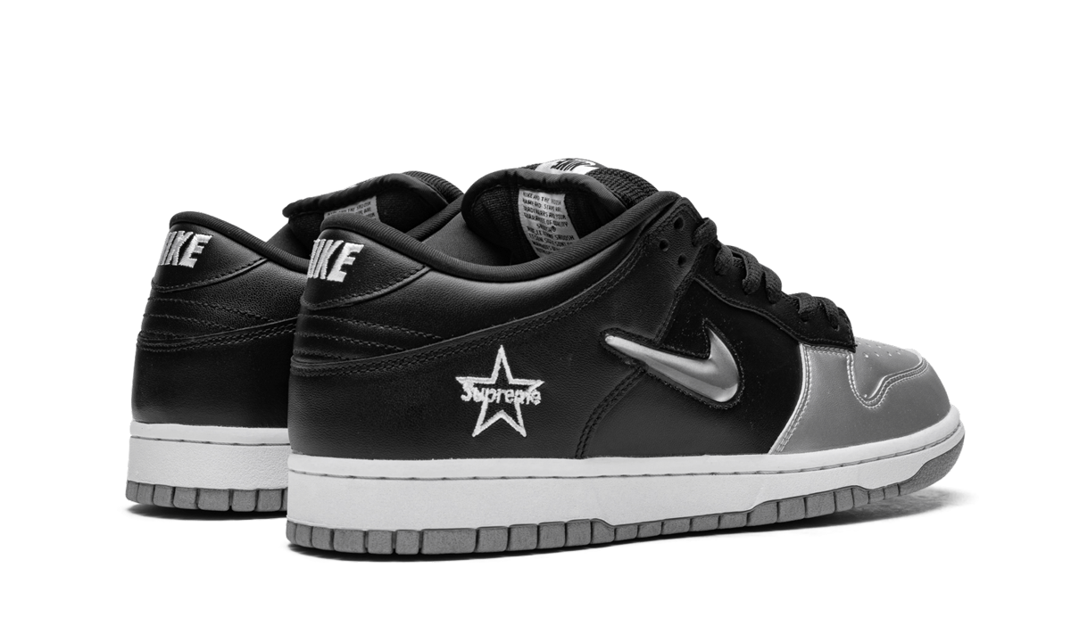 SB Dunk Low OG QS "Supreme - Jewel Swoosh Silver/Black" CK3480 001